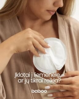 ĮKLOTAI Į LIEMENĖLĘ. Pieno pratekėjimas pirmosiomis žindymo savaitėmis – visiškai normalus. Kol organizmas mokosi pagaminti būtent tiek pieno, kiek reikia jūsų mažyliui, įklotai į liemenėlę gali tapti kasdieniu pagalbininku.

🗨Jie padeda išlaikyti odą, liemenėlę ir drabužius sausus, o jūs galite jaustis patogiau ir ramiau.

👉Rinkitės minkštus, gerai drėgmę sugeriančius ir odai kvėpuoti leidžiančius įklotus, o svarbiausia – reguliariai juos keiskite. Tai padeda pasirūpinti ne tik komfortu, bet ir krūtų odos sveikata.

💛 Mažas, bet labai naudingas patarimas – kelias atsargines įklotų poras laikykite rankinėje, prie lovos ir ten, kur dažniausiai žindote.

Kai norisi pamiršti apie pratekėjimą – Baboo įklotai patikimai sugeria, leidžia odai kvėpuoti ir išlieka nepastebimi po drabužiais. Visą rugpjūtį jiems taikoma -10% nuolaida!

🤱Įklotus rasite www.mylu.lt

- Mylu.lt komanda 🤍

#mylu #mylult #baboo #baboolietuva #mamospriežiūra kūdikis mamos higiena žindymas tėvystė motinystė vaikas vaikų auginimas