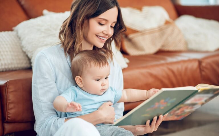 Ankstyvasis skaitymas raktas i vaiko sekme ar išssukis tevams Neuroedukatores patarimai Pagarbi tevyste Skaitymas kudikiams Kada pradeti skaityti vaikui Skaitymo nauda vaikams Kaip skaityti vaikui teisingai Kalbos raida