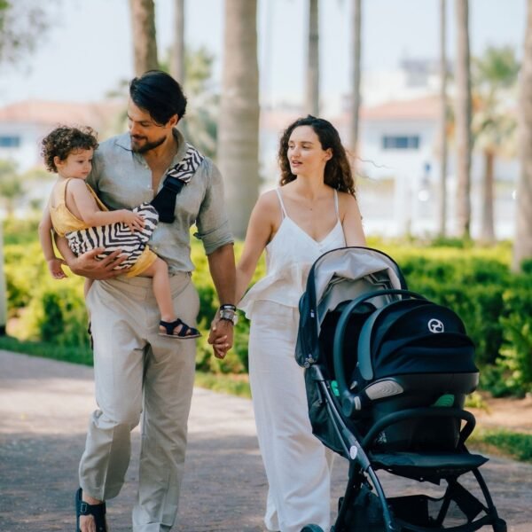 Momsilk nešioklė - sėdynė Momswing (8 - 20 kg) kūdikio nešioklė vaiko nešioklė saugi nešioklė kūdikiui patogi nešioklė kokybiška nešioklė