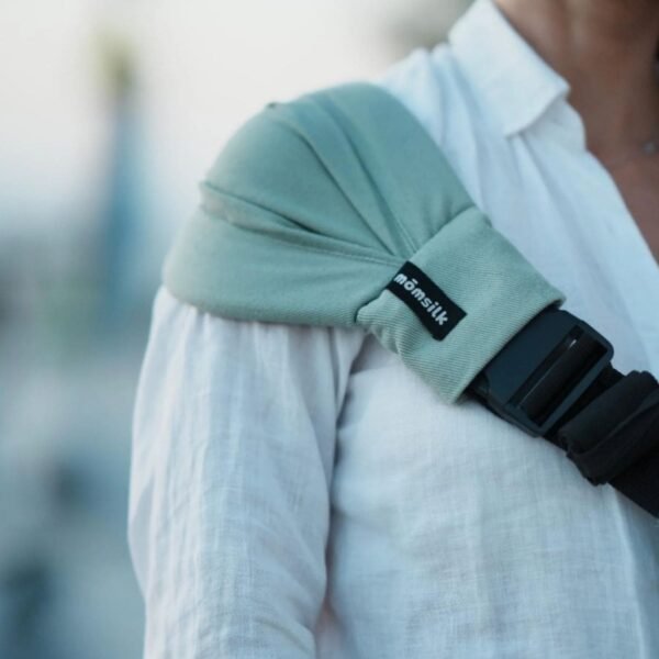 Momsilk nešioklė - sėdynė Momswing (8 - 20 kg) kūdikio nešioklė vaiko nešioklė saugi nešioklė kūdikiui patogi nešioklė kokybiška nešioklė